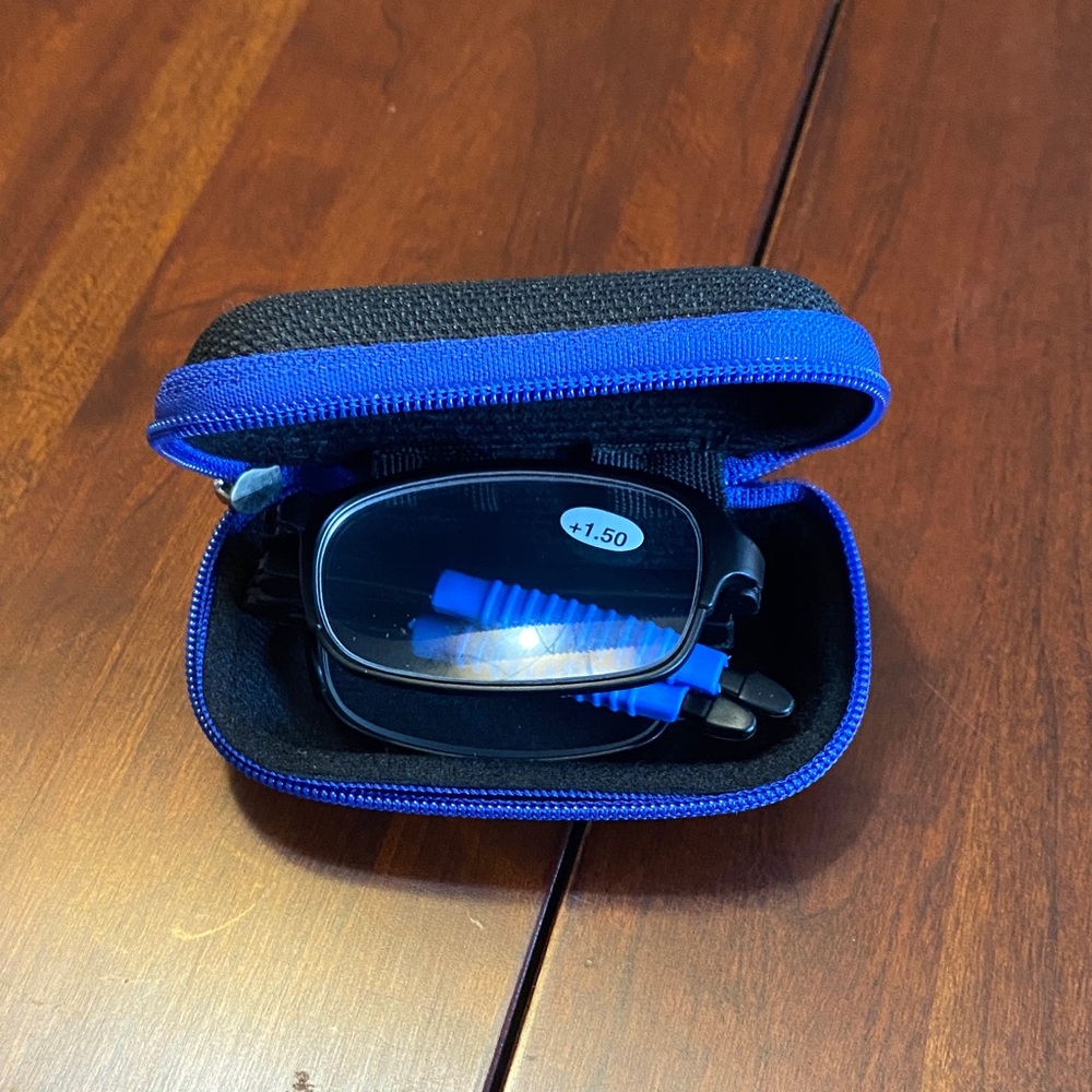 Folding Readers. 1.50. New in case